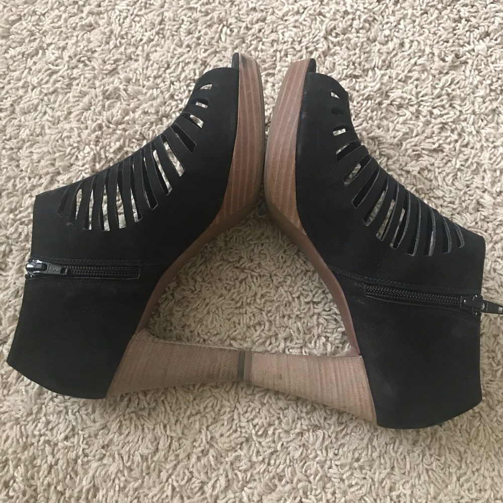 Paul Green peep toe shooties